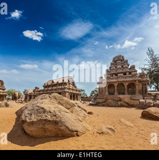 Fünf Rathas - alten hinduistischen monolithischen indische Felsen gehauene Architektur. Mahabalipuram, Tamil Nadu, Südindien Stockfoto