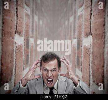 Wütend Geschäftsmann in einer Sackgasse Stockfoto
