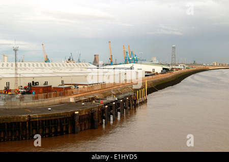 Rumpf-Docks und Kai, entnommen aus einer Nordsee-Fähre, East Yorkshire, England, UK Stockfoto