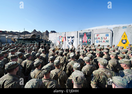 US Army General Ray Odierno, spricht am Rednerpult, der Stabschef der Armee, Soldaten mit der 4. Stryker Brigade Combat Stockfoto