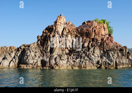 Nivati Felsen; Felsen in der Nähe von Tarkarli, Bezirk Sindhudurga, Maharashtra, Indien Stockfoto