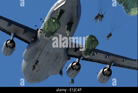 US Army Fallschirmjäger mit 425 Brigade spezielle Truppen Bataillon, 4th Brigade Combat Team (Airborne), 25. Infanterie Divis Stockfoto