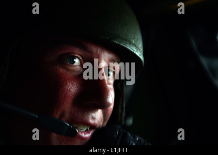 US Army Spc. Brandon Hagedorn, hochmobile Artillerie Raketen System (HIMARS) Kanonier mit der 82. US-Luftlandedivision, Informat Stockfoto