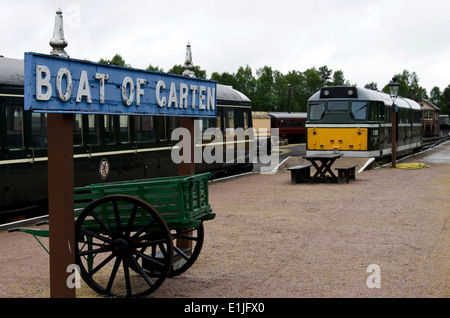 Schild am Boat of Garten Station auf der Strathspey Railway in den schottischen Highlands. Stockfoto