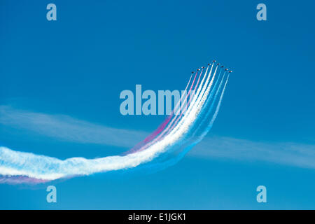 Portsmouth, Hampshire, UK. 5. Juni 2014. Royal Air Force Red Arrows Anzeigen über den Solent zum Gedenken an d-Day-70 in Portsmouth, Hampshire, Vereinigtes Königreich. 5. Juni 2014. Bildnachweis: John Harper/Alamy Live-Nachrichten Stockfoto