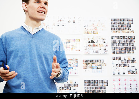 Junger Mann im Kreativstudio Stockfoto