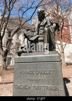 Statue von Horace Greeley in City Hall Park, New York, USA Stockfoto