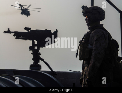 U.S. Marine Corps Lance Cpl. Matthew R. Nesbit, eine Infanterie-Schütze, Lima Unternehmen, Battalion Landing Team (BLT) 3/2 zugewiesen Stockfoto