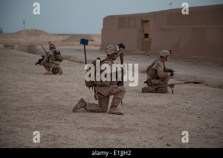 US-Marines mit Fox Company, 2. Bataillon, 8. Marine Regiment, Regimental Combat Team 7 Durchführung eine Mission-Probe im Camp Stockfoto