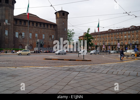 Turin. Casaforte Degli Acaja ist eines historischen Gebäudekomplexes befindet sich in der zentralen Piazza Castello in Turin. Stockfoto