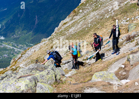 Touristen auf den Plan-de-l'Aiguille in den französischen Alpen, Chamonix, Frankreich Stockfoto