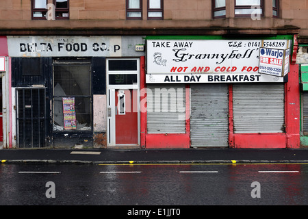 Parkhead, Glasgow, East End. Verkaufsschließungen an der Springfield Road, Schottland, Großbritannien, Europa Stockfoto