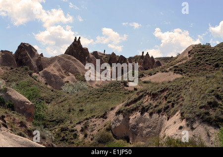 Kappadokien, Türkei. Seltsame Landsof Märchen mit einer Kappe aus Basalt, die sich, verursacht durch zwei Vulkane, Erciyes & Hasan erneuert Stockfoto