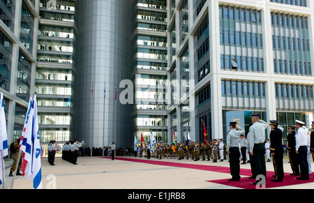 Vorsitzender der Joint Chiefs Gen Martin E. Dempsey und israelischen Chef des Generalstabs Lt Gen Binyamin Gantz beteiligen arri Stockfoto