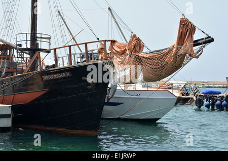 Das berühmte "Piratenschiff von Paphos Habour" ist unsere ganz eigene Piratenflagge, die ihren Namen von dem Piratenschiff Peter Pan. Stockfoto