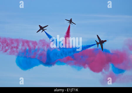 Portsmouth, Hampshire, UK. 5. Juni 2014. Die Red Arrows setzt auf eine Diplay zum Gedenken an d-Day 70. Jahr. Bildnachweis: Scott Carruthers/Alamy Live-Nachrichten Stockfoto