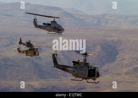 US-Marinekorps Hubschrauber, Marine Medium Tiltrotor Squadron (VMM) 266, 26. Marine Expeditionary Unit und Französisch zugewiesen Stockfoto