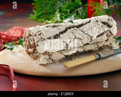 Schoko-Baiser Urlaub Yule log Stockfoto