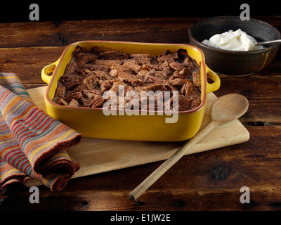 Ganze Schokolade Pecan Brotpudding Stockfoto