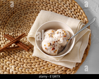 Zimt-Mandel-Kokos-Eis Stockfoto