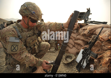 US Armee Sgt. John Keller, ein Mortarman mit Charlie Kompanie, 30. Infanterie-Regiment, 2nd Battalion, 4th Brigade Combat Team, 1 Stockfoto