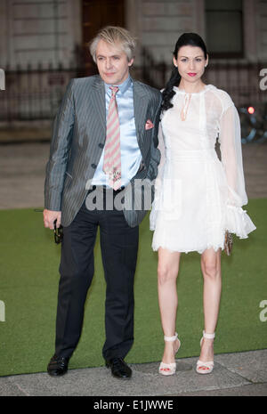 Nick Rhodes; Nefer Suvio an der Royal Academy of Arts Ausstellung Sommerfest am Royal Academy, Piccadilly, London, England am 4. Juni 2014 Foto von Brian Jordan Stockfoto