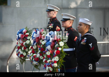 Von links nach rechts, US Marine Corps CPL Gerrett Ogle, Lance Cpl. Stephen Carrera und US Navy Petty Officer 2. Klasse Arma Stockfoto