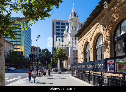 Die Kathedrale und das Museum of Art an der Market Street in der Innenstadt von San Jose, Santa Clara County, Kalifornien, USA Stockfoto