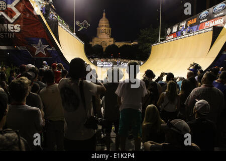 Austin, Texas, USA. 5. Juni 2014. Zuschauer beobachten das BMX-Vert-Finale bei den X-Games in Austin. Bildnachweis: Rustin Gudim/ZUMAPRESS.com/Alamy Live-Nachrichten Stockfoto