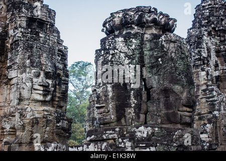 Der Bayon ist ein Tempel in Siem Reap, Angkor Thom, Angkor, Kambodscha. Sein wesentliche Merkmal sind die 216 gigantischen Stein lächelnde Gesichter. Stockfoto