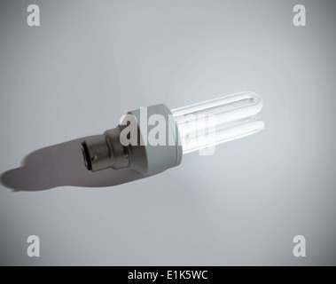 Kompakte Leuchtstofflampen (CFL)-Energiesparlampe Stockfoto