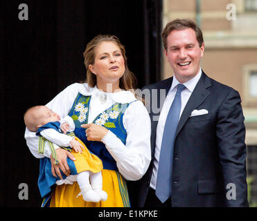 Prinzessin Madeleine von Schweden, ihr Ehemann Christopher O'Neill und Prinzessin Leonore von Schweden besuchen die Feierlichkeiten der schwedischen Tag im königlichen Palast in Stockholm, Schweden, 6. Juni 2014. Foto: Albert Nieboer / Niederlande, Stockfoto