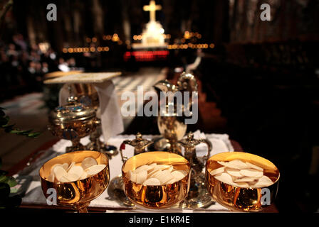 Host-Wafer in der Kathedrale von Notre-Dame de Paris Stockfoto