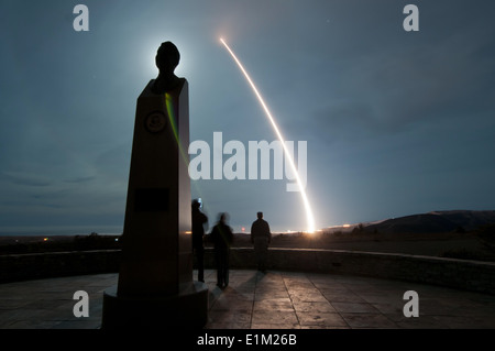 Eine unbewaffnete Interkontinentalrakete der US Air Force LGM - 30G Minuteman III startet während einer Funktionsprüfung am Vande Stockfoto