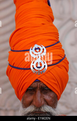 Sikh Krieger in Gurdwara Sisganj, Old Delhi Stockfoto