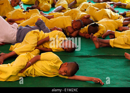 Jungen Leben in Srila Prabhupada Orphanange geführt von ISKCON (Hare-Krishna-Bewegung) Stockfoto