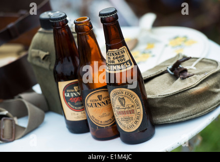 Drei alte Guinness-Flaschen Stockfoto
