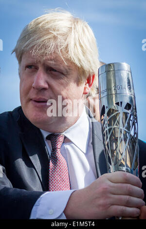 London, UK. 6. Juni 2014. Londoner Bürgermeister Boris Johnson begrüßt Commonwealth Games Queen Baton Relay zu London Kredit: Guy Corbishley/Alamy Live News Stockfoto