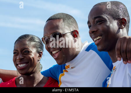 London, UK. 6. Juni 2014. Londoner Bürgermeister Boris Johnson begrüßt Commonwealth Games Queen Baton Relay zu London Kredit: Guy Corbishley/Alamy Live News Stockfoto