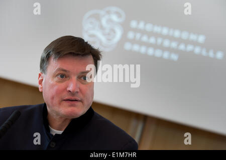 Dresden, Deutschland. 25. März 2014. Datei - Datei Foto datiert 25. März 2014 zeigt Chefdirigent der Sächsischen Staatskapelle Christian Thielemann während der jährlichen Pressekonferenz bei der Staatskapelle Dresden, Deutschland, 25. März 2014. Thielemann denkt, Richard Strauss Musik ewig ist. Foto: Arno Burgi/Dpa/Alamy Live-Nachrichten Stockfoto