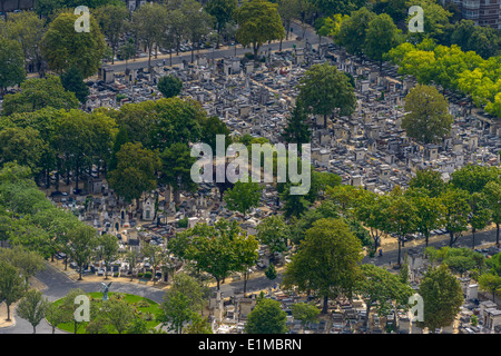 Luftaufnahme des Pere Lachaise Friedhof Montparnasse-Turm in Paris, Frankreich entnommen Stockfoto