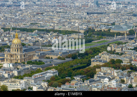 Luftbild von Les Invalides und Pont Alexandre III vom Tour Montparnasse in Paris, Frankreich Stockfoto