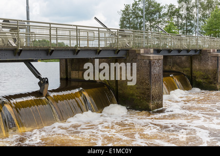 Konkrete Flut im niederländischen Fluss Vecht Stockfoto