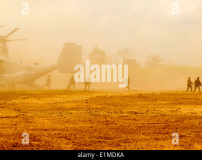 Royal Thai Marines mit der 3. Kompanie der Kleinwaffen, 7. Bataillon, 3. Regiment, Marineabteilung und US-Marines mit Lima Com Stockfoto