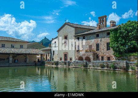 Alten Schwimmbad mit Thermalwasser in Bagno Vignoni, Toskana Stockfoto