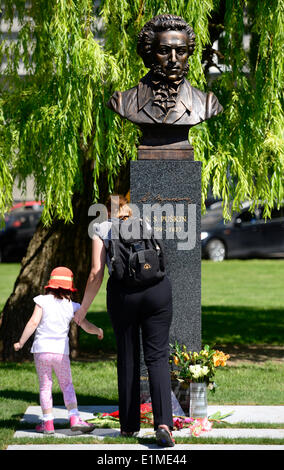 Prag, Tschechische Republik. 6. Juni 2014. Denkmal von Alexandr Sergejevich Pushkin anlässlich der seine 215 Geburtstag wurde am Puschkin-Platz in Prag, Tschechien am 6. Juni 2014 enthüllt. (CTK Foto/römische Vondrous) Bildnachweis: CTK/Alamy Live-Nachrichten Stockfoto