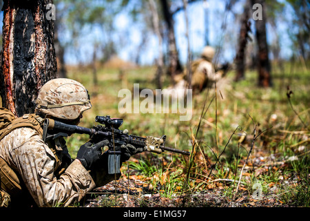 US-Marines mit Charlie Kompanie, 1. Bataillon, 5. Marineregiment, Marine Rotations Kraft-Darwin Teilnahme an live-Tanne Stockfoto