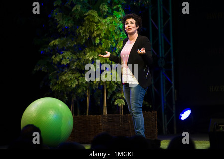 Ruby Wax durchführen ihr zeigen "Sane New World" auf der Bühne bei Hay Festival 2014 © Jeff Morgan Stockfoto