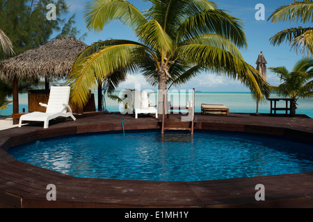 Aitutaki. Cook Island. Polynesien. Süd-Pazifik. Schwimmbad von Aitutaki Lagoon Resort & Spa Hotel. Direkt neben dem Gesetz Stockfoto