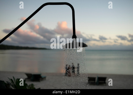 Aitutaki. Cook Island. Polynesien. Süd-Pazifik.  Dusche am Strand von der luxuriösen Hotel Pacific Resort Aitutaki. Stockfoto
